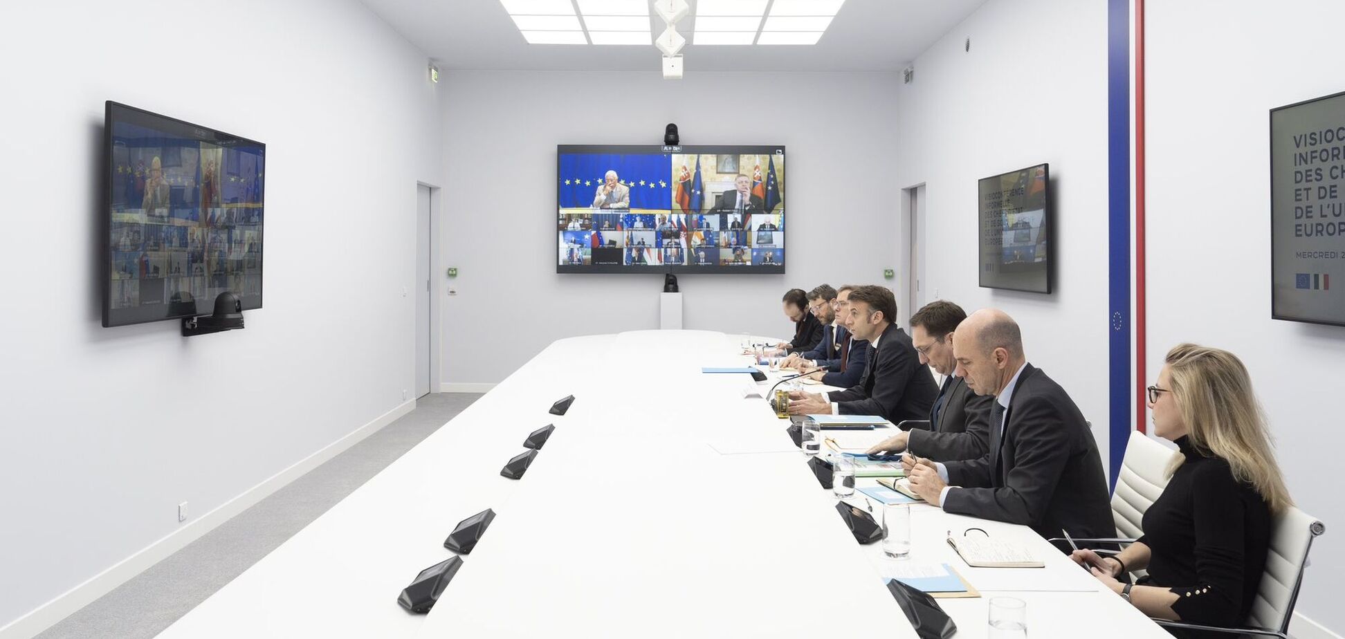 Лидеры ЕС, Британии и Канады соберутся в Париже, чтобы согласовать свою позицию по отношению к Украине – Bloomberg