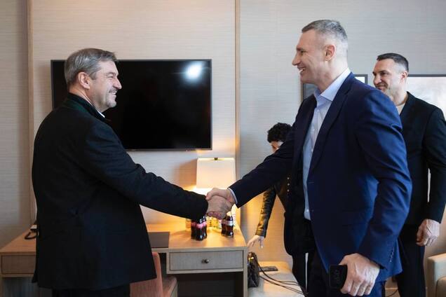 Кличко зустрівся із прем'єром Баварії Зьодером та закликав до консолідації зусиль ЄС та України