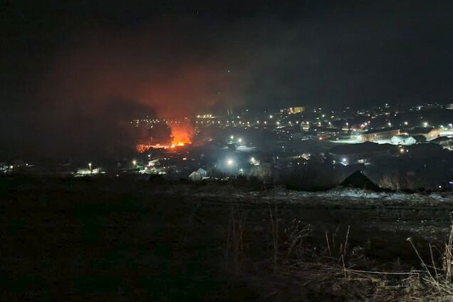 В российском Горно-Алтайске неизвестный диверсант поджег подстанцию: часть города осталась без электричества. Фото и видео