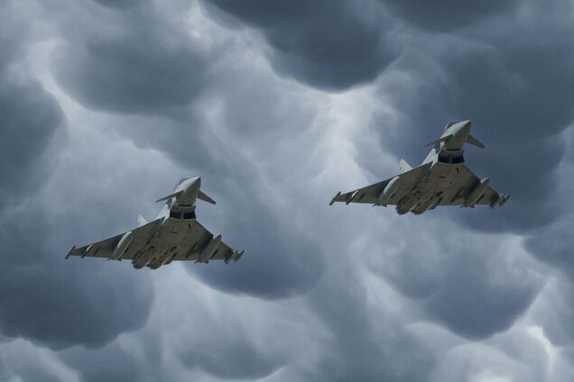 Британские истребители будут патрулировать небо над Польшей после вторжения российских дронов, – Стармер