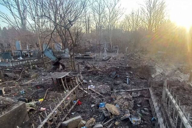 Разрушены десятки могил: оккупанты ударом повредили кладбище в Одессе. Фото и видео