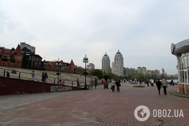 Бетонні плити, пісок та причал для 'Ракет': який вигляд мала Оболонська набережна в Києві у 1970-х роках. Фото