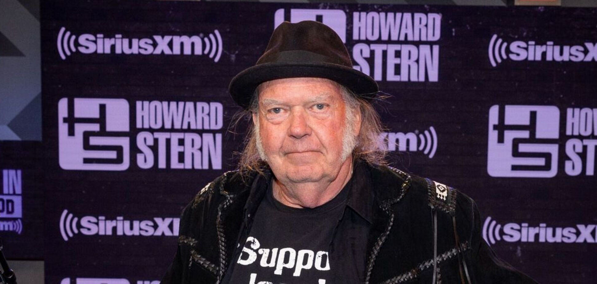 Рокер Ніл Янг скасував безкоштовний концерт в Україні та назвав причину