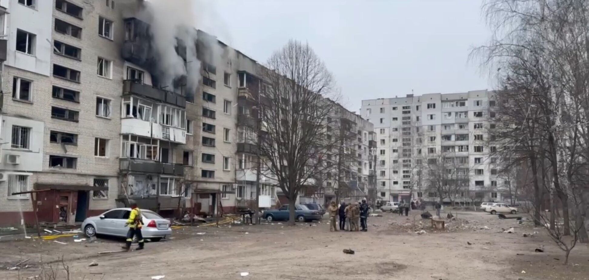 Оккупанты нанесли ракетный удар по Сумам, повреждены многоэтажки и школа: пострадал 101 человек. Фото и видео