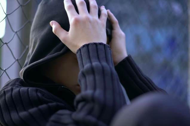 В Трускавце школьники издевались над подростком с инвалидностью: в избиении участвовали четыре девочки и парень