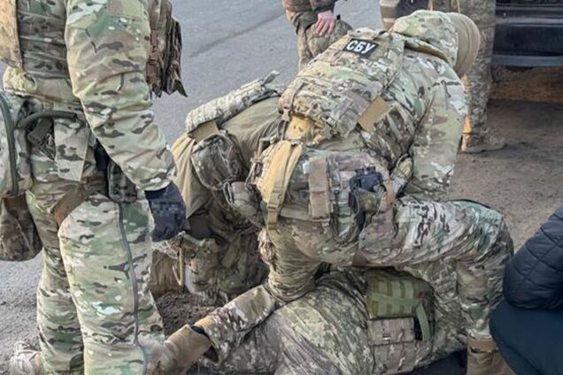 Предатель был завербован ГРУ: СБУ задержала 'крота' в ВСУ, помогавшего россиянам наступать на Курщине. Фото