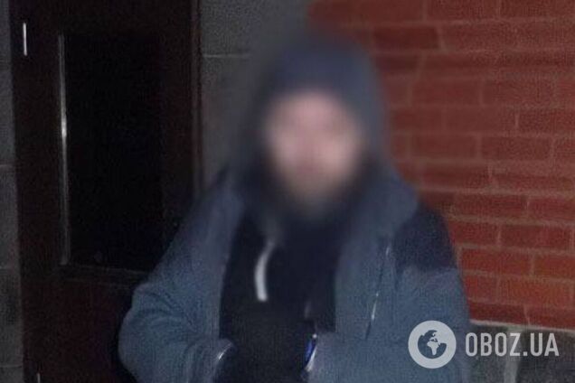 Затримали, коли перелазив через паркан: у Києві чоловік викрав з будинку цінний антикваріат. Фото