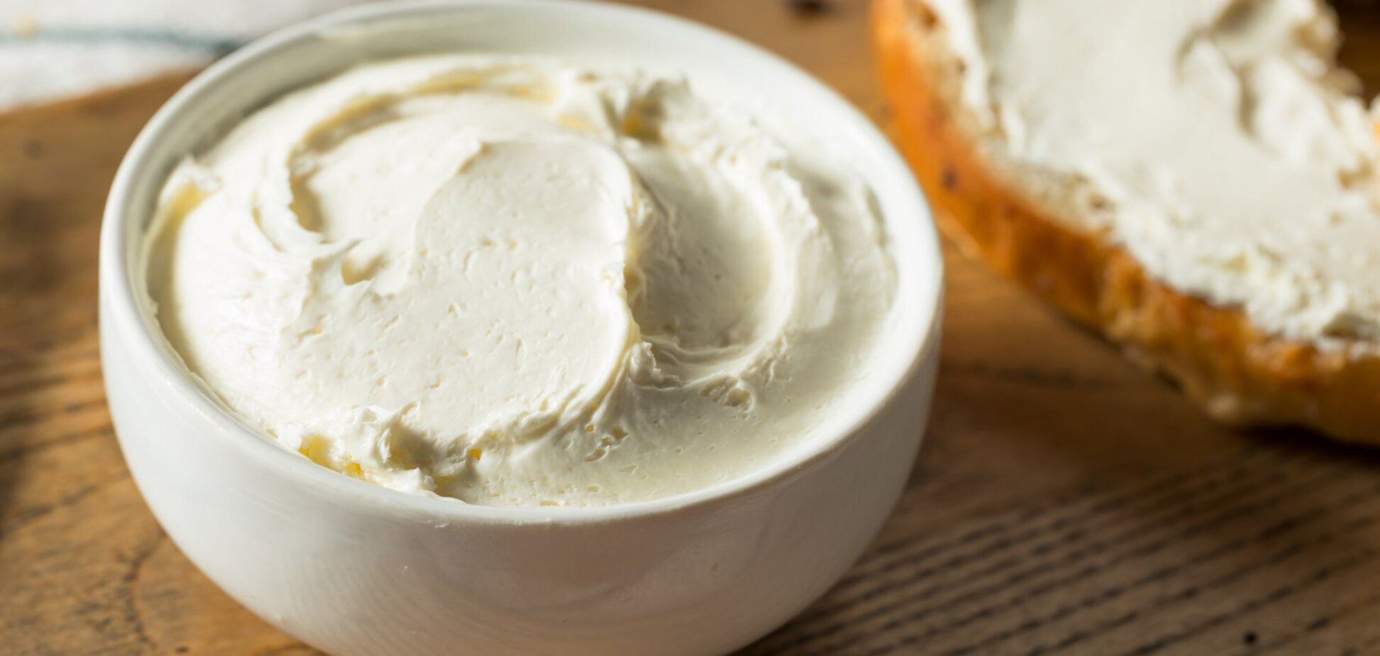 Домашній крем-сир філадельфія з одного інгредієнта: для салатів, закусок та десертів