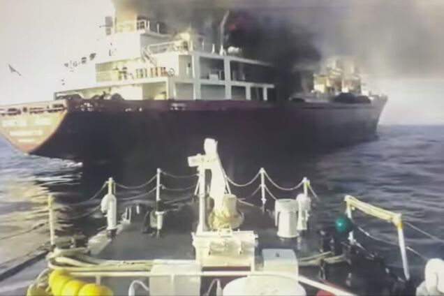 Біля берегів Південної Кореї загорілось російське судно, серед екіпажу є постраждалі: з'явились подробиці
