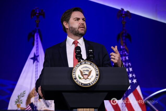 Под крики 'Свободу Вашингтону': Джей Ди Вэнса освистали при раздаче гамбургеров нацгвардейцам в США. Видео