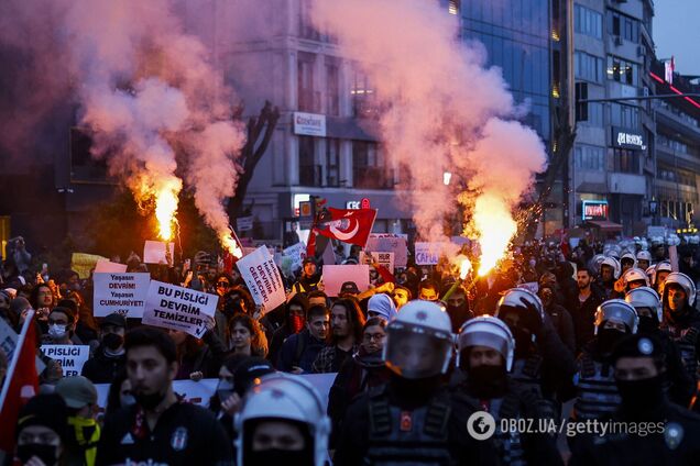 Протесты в Турции: силовики задержали 55 митингующих 'за оскорбление Эрдогана и его семьи'