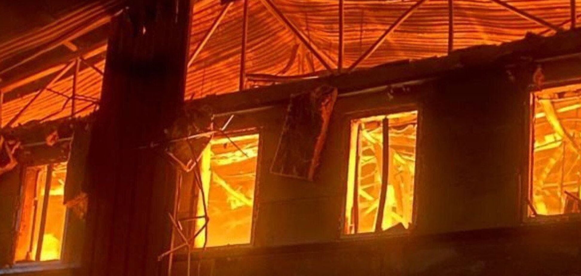 Окупанти атакували Кривий Ріг, стались пожежі: понівечені адмінбудівля, склади, підприємство. Фото