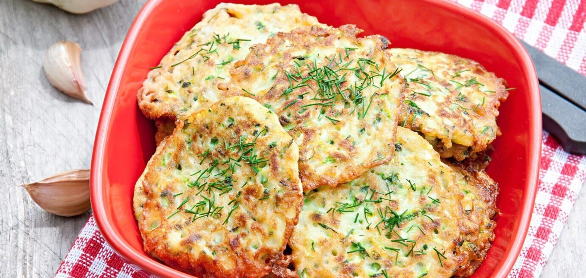 Вкусные кабачковые оладьи вместо драников: точно понравятся детям