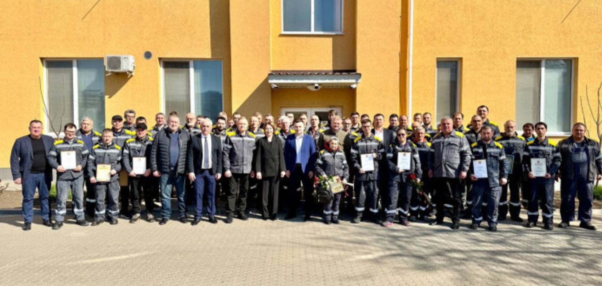 87 энергетиков ДТЭК наградили за восстановление света после обстрелов в Одесской области