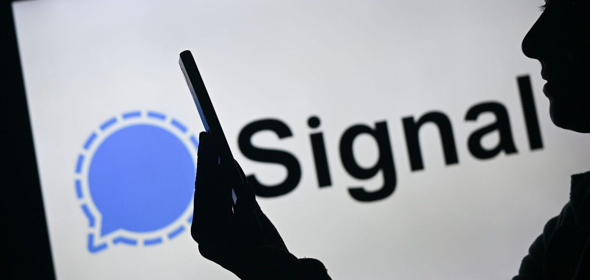 Номери телефонів і навіть паролі: у мережі знайшли персональні дані посадовців адміністрації Трампа