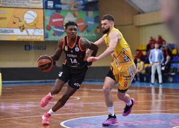 'Кривбас із камбеком переміг 'Старий Луцьк' у Суперлізі Favbet