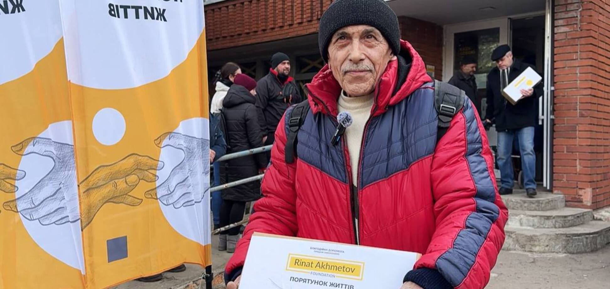 'Помощь дает жизнь': жители прифронтовой Дружковки получили продуктовые наборы от Фонда Рината Ахметова