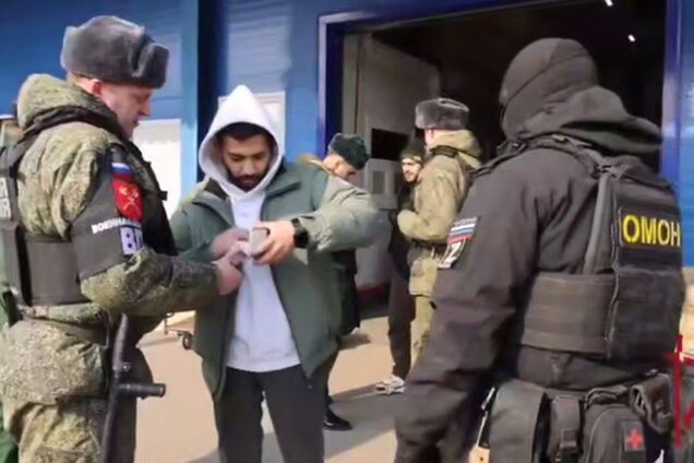 В России решили максимально сэкономить на 'освободителях': что творится в оккупационной армии и в чем суть 'ноу-хау'