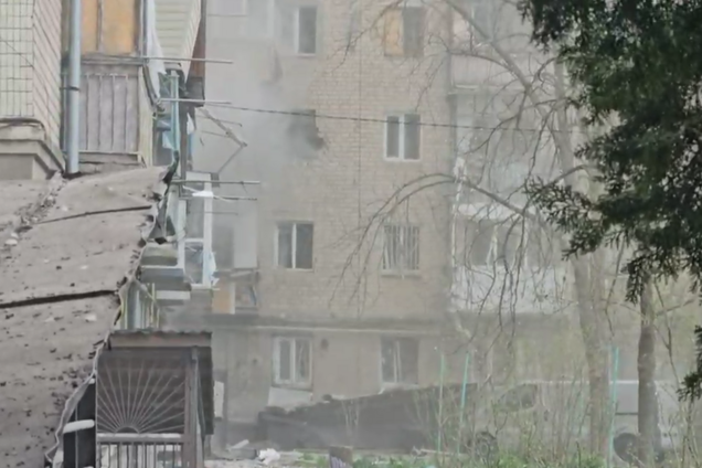 Оккупанты массированно ударили по Херсону, в городе частично исчезло электроснабжение: есть погибшие и раненые. Видео