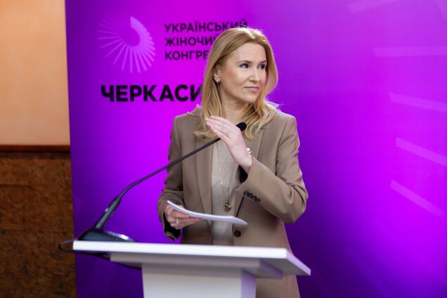 Права, возможности и паритетность для женщин в громадах: Елена Кондратюк открыла УЖК в Черкассах