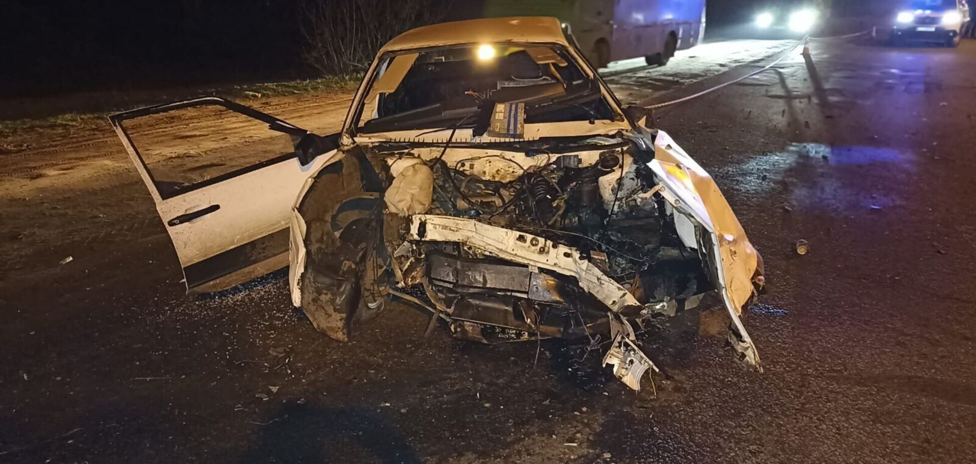 В Харькове авто вылетело на встречную и устроило ДТП: среди пострадавших – 13-летняя девочка. Фото