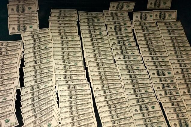 Мошенники 'занесли' в обменники фальшивые доллары