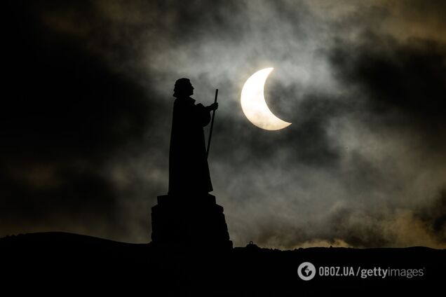 Украина и мир увидели первое солнечное затмение 2025 года: фантастические фото