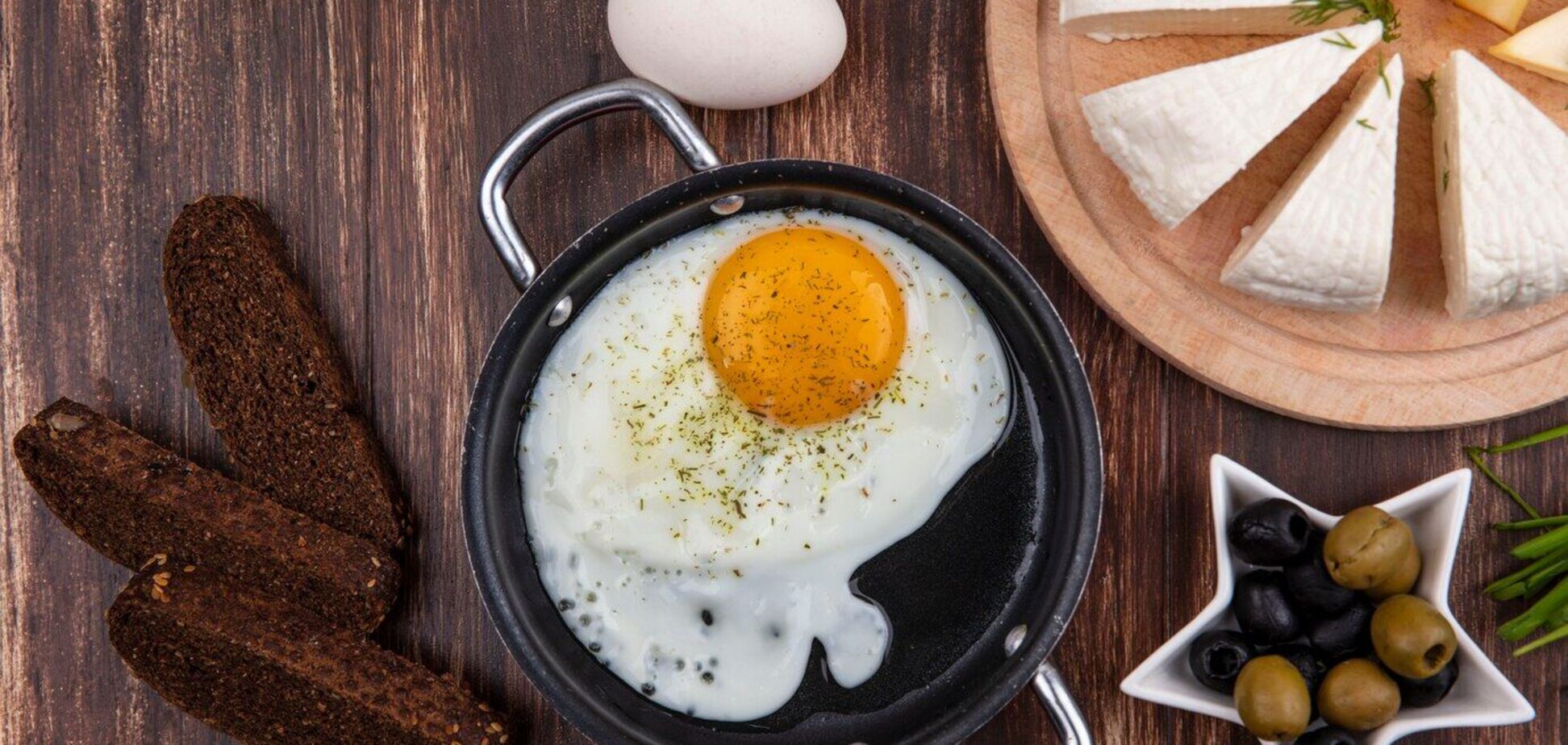 Как необычно приготовить жареные яйца: добавьте секретный ингредиент