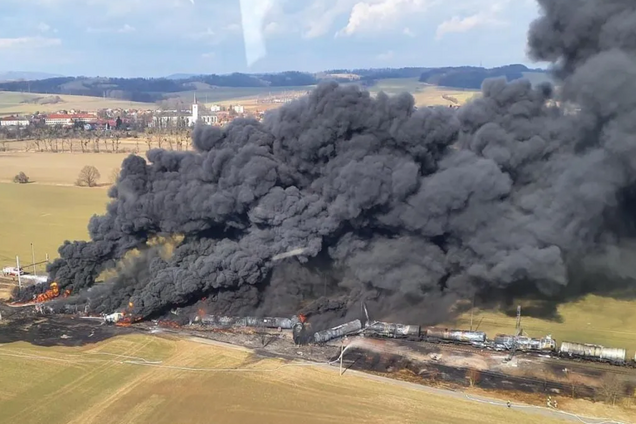 У Чехії зійшов із рейок потяг з бензолом: оголошено режим НС. Фото