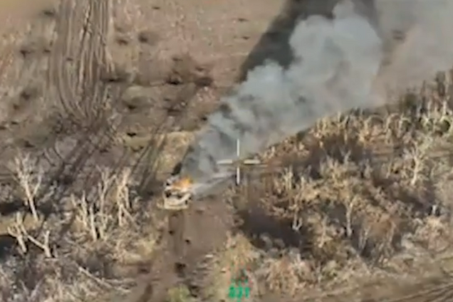 Устроили 'горячий прием': украинские воины сорвали вражескую атаку, уничтожив российский танк вместе с экипажем. Видео