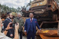 'Здесь гибнут настоящие люди': духовный советник Трампа после посещения Бучи заявил, что украинцам нужны не наличные деньги, а танки, самолеты и ПВО