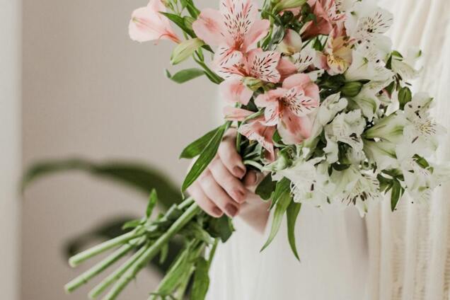 Какие цветы нельзя дарить женщинам?