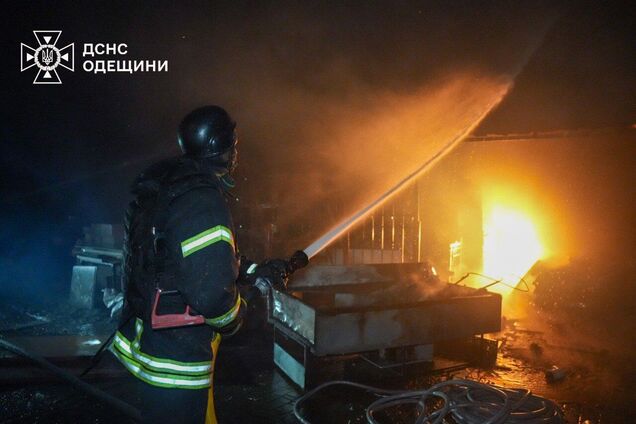 Росія здійснила масовану атаку на Одещину, пошкоджено десятки будинків: є загиблий і постраждалий. Фото і відео