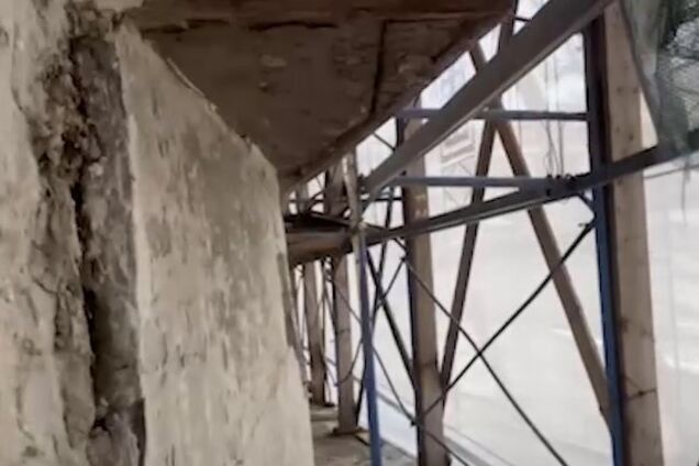 Оккупанты уничтожили уникальную древнюю фреску Ханского дворца в Бахчисарае. Фото