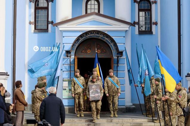 У Києві попрощались із захисником України Василем Ратушним. Фото та відео