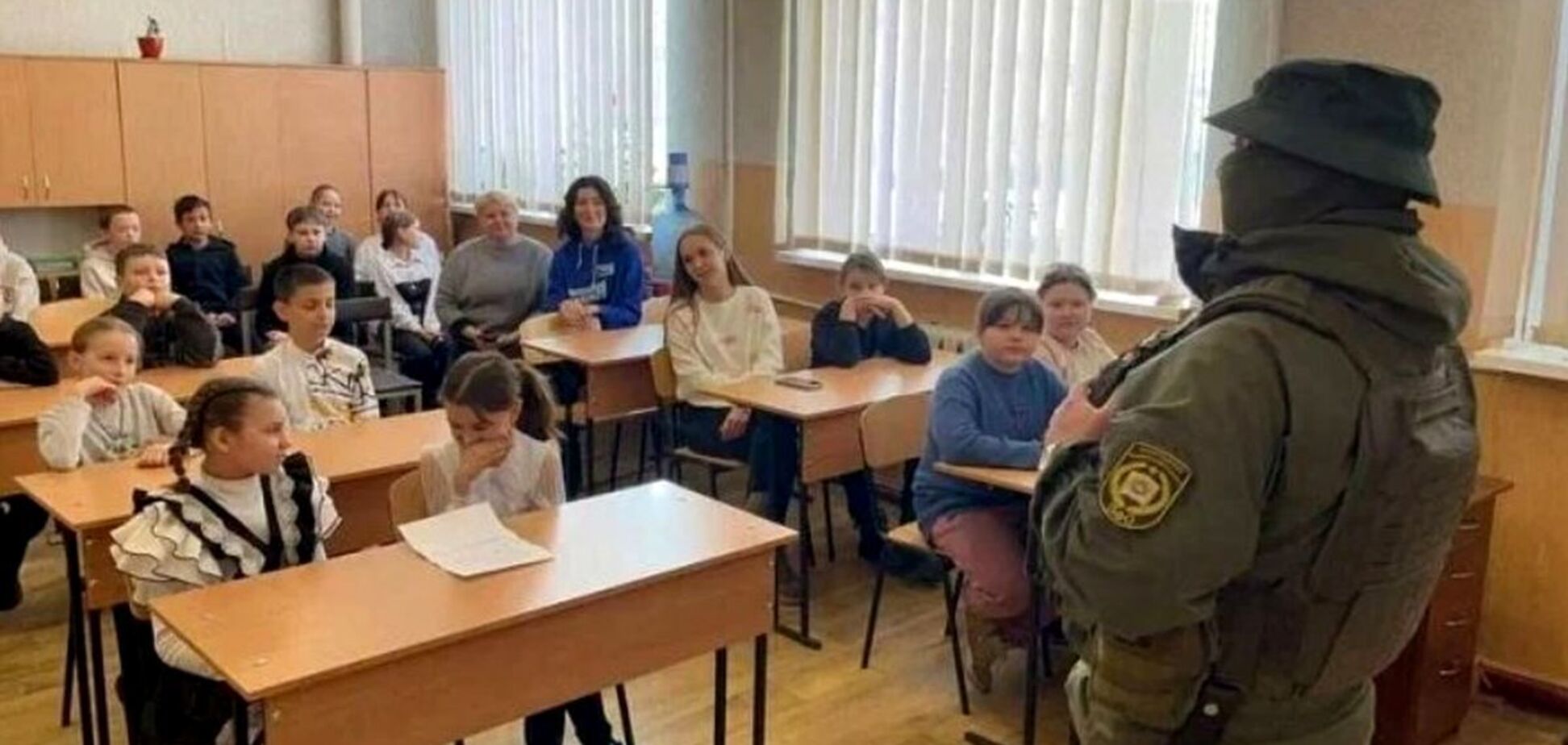 'Пропаганда действует не на всех': на оккупированной части Украины российские захватчики начали новый виток 'отработки' школ