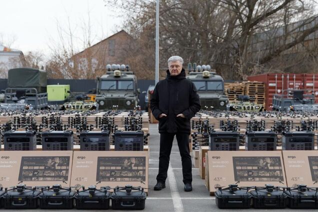 Военные на востоке получат дроны и бронированные медэваки Land Rover от Порошенко