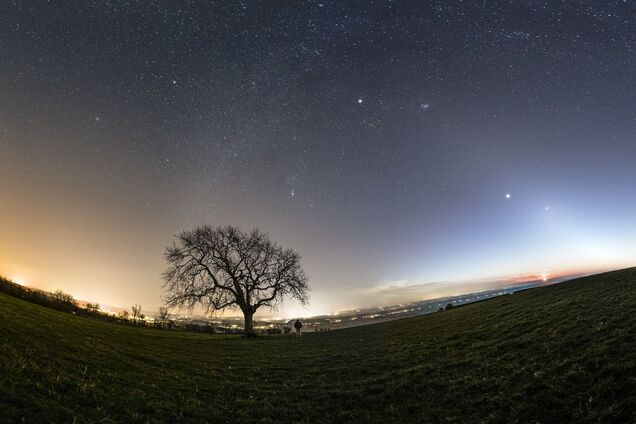 Такое бывает раз в жизни. 10 небесных тел на одном кадре зафиксировали во время парада планет
