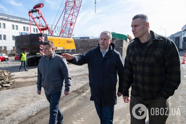 Кличко показав, як ремонтують трамвайні колії на Глибочицькій та міст на Подолі. Фото