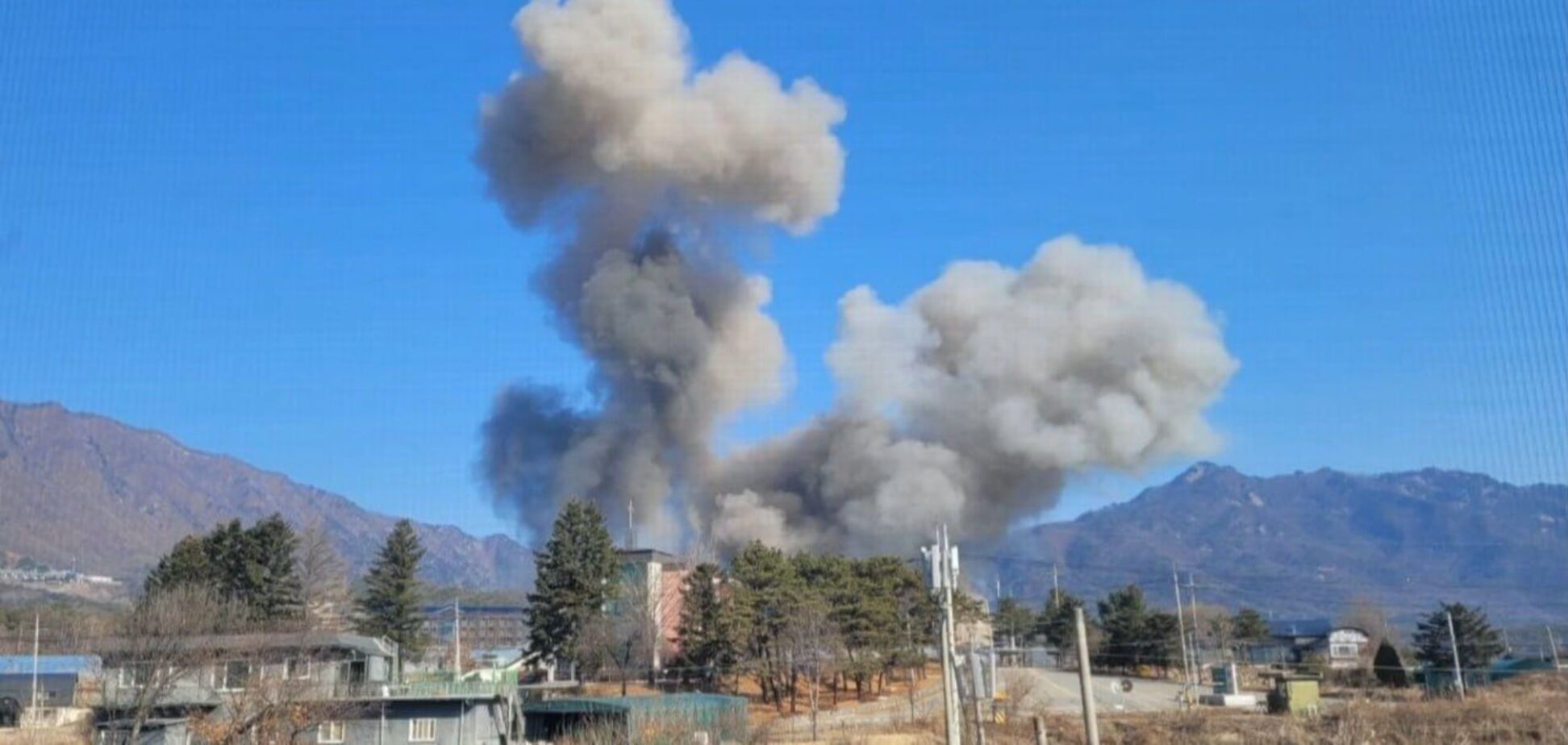 В Южной Корее истребитель случайно сбросил бомбы на дома возле Сеула: есть пострадавшие. Фото и видео