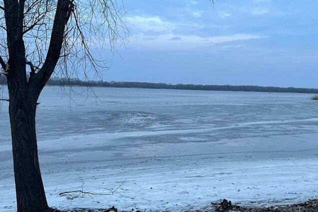 На велосипеді виїхав на кригу: на Полтавщині рибалка провалився під лід і загинув