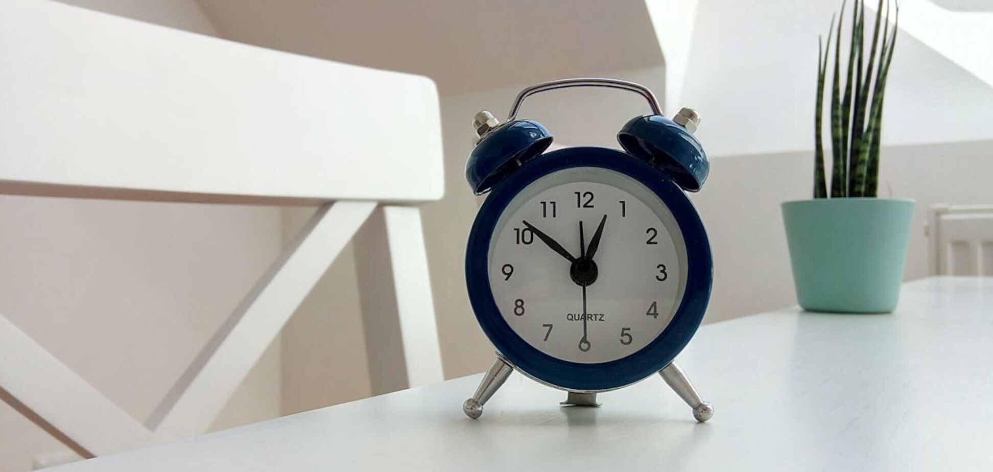 Коли переводять годинники в Україні: точна дата і як не забути