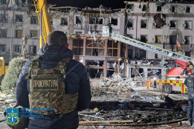 У готелі були волонтери із США та Британії: Зеленський відреагував на удар РФ по Кривому Рогу, внаслідок якого загинули четверо людей