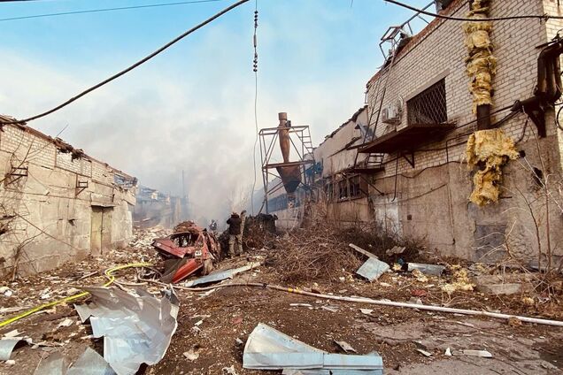 Оккупанты сбросили на Краматорск три КАБа: есть разрушения и раненые. Фото