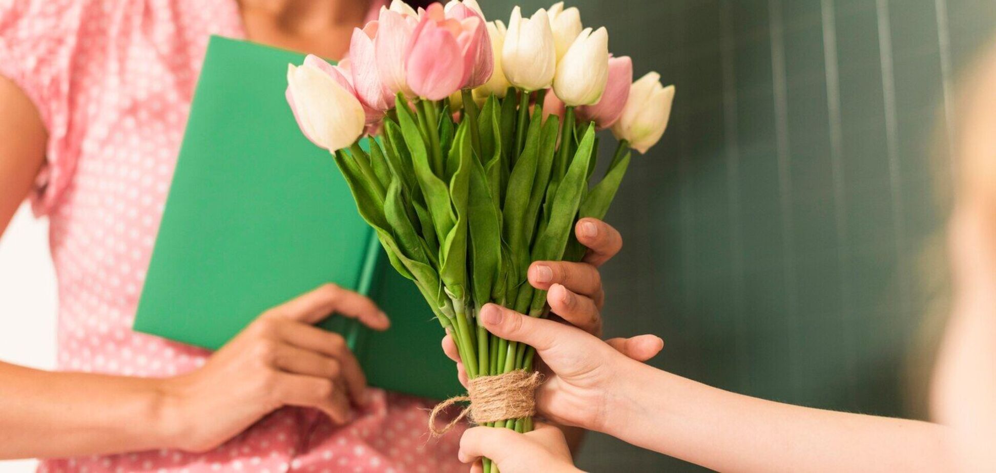 С Международным женским днем: картинки, открытки, красивые поздравления и пожелания учительницам