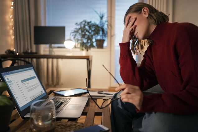 Люди по всему миру испытывают тревогу из-за денег