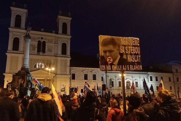 У Словаччині пройшли акції протесту з вимогою відставки Фіцо через його проросійську політику. Фото