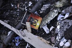 Зруйновані вщент будинки та згорілі авто: з'явилися нові фото з місця удару РФ по Добропіллю