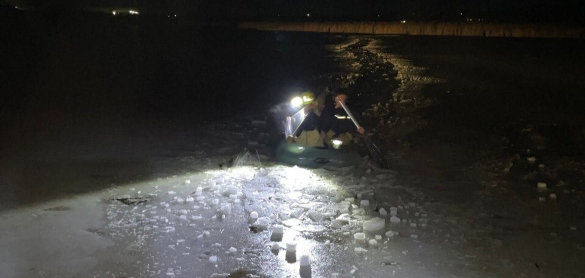 На Кіровоградщині троє підлітків провалилися під кригу: з'явились деталі НП. Фото