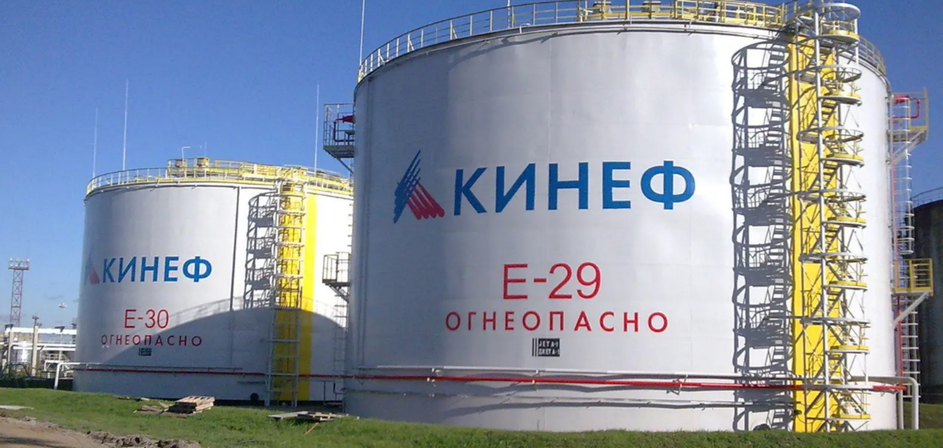 Был поврежден по меньшей мере один из резервуаров: новые детали атаки ГУР на НПЗ в Ленинградской области